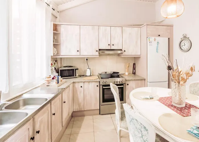 公寓 Orpheus House Beachfront 2br With Balcony & Sea View Walk To Old Town