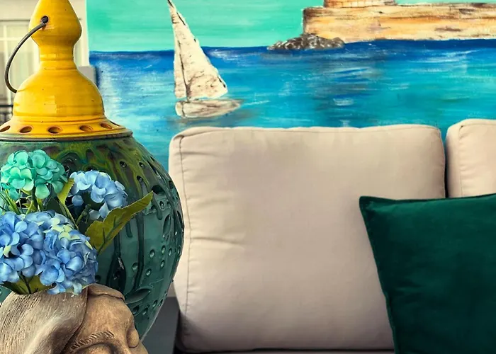 Orpheus House Beachfront 2br With Balcony & Sea View Walk To Old Town *