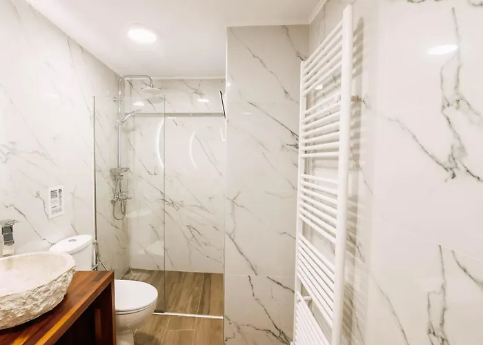 公寓 Orpheus House Beachfront 2br With Balcony & Sea View Walk To Old Town