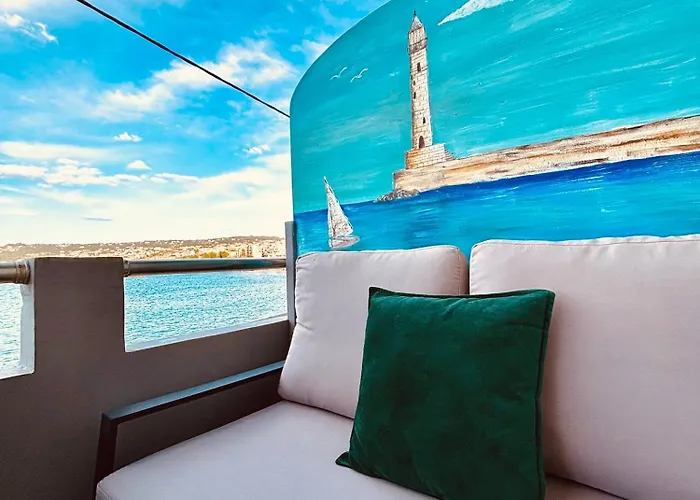 Orpheus House Beachfront 2br With Balcony & Sea View Walk To Old Town 公寓