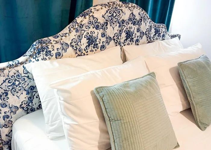 Orpheus House Beachfront 2br With Balcony & Sea View Walk To Old Town 干尼亞