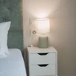 Orpheus House Beachfront 2br With Balcony & Sea View Walk To Old Town Appartement *