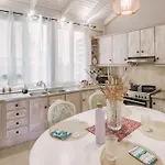 Orpheus House Beachfront 2br With Balcony & Sea View Walk To Old Town * La Canée