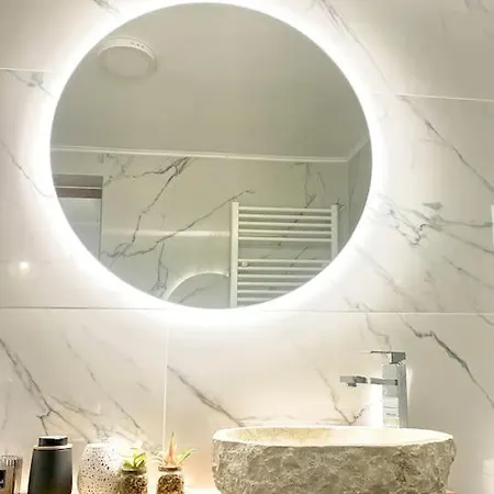 Orpheus House Beachfront 2br With Balcony & Sea View Walk To Old Town Апартаменти *