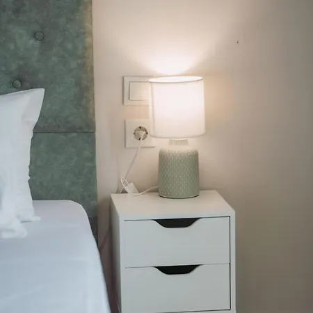 Orpheus House Beachfront 2br With Balcony & Sea View Walk To Old Town Апартаменти *