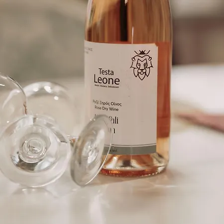 Orpheus House Beachfront 2bdr Апартаменти *