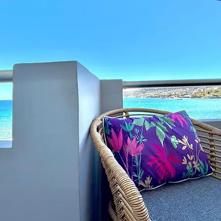 Orpheus House Beachfront 2br With Balcony & Sea View Walk To Old Town