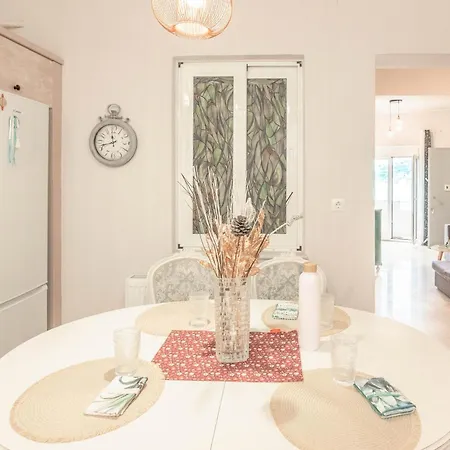 Апартаменти Orpheus House Beachfront 2br With Balcony & Sea View Walk To Old Town *