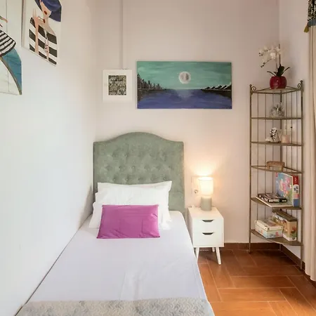Апартаменти Orpheus House Beachfront 2br With Balcony & Sea View Walk To Old Town Ханья (Крит)