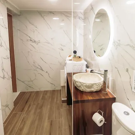 Orpheus House Beachfront 2br With Balcony & Sea View Walk To Old Town Апартаменти *