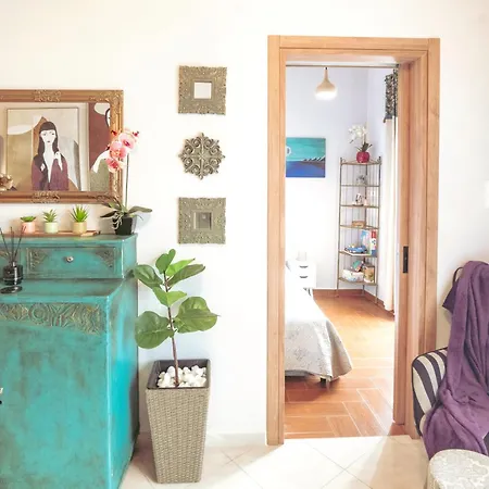 Апартаменти Orpheus House Beachfront 2br With Balcony & Sea View Walk To Old Town