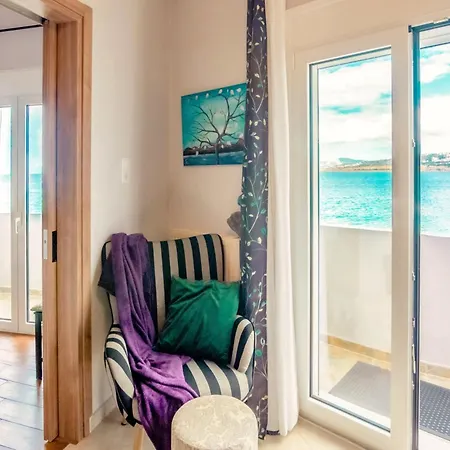 Orpheus House Beachfront 2bdr