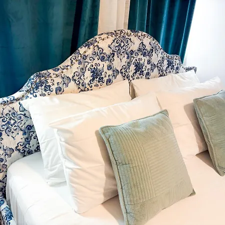 Orpheus House Beachfront 2br With Balcony & Sea View Walk To Old Town Ханья (Крит)