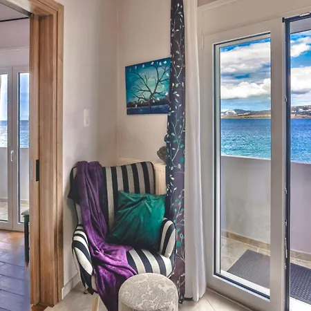 Orpheus House Beachfront 2br With Balcony & Sea View Walk To Old Town Chania (Crete)