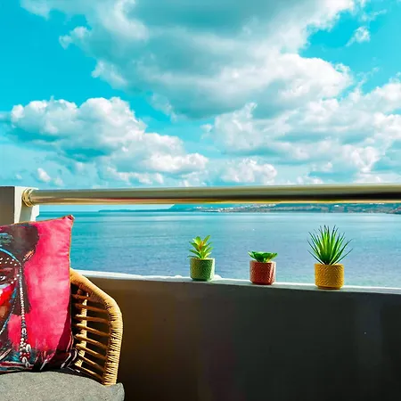 Orpheus House Beachfront 2br With Balcony & Sea View Walk To Old Town *