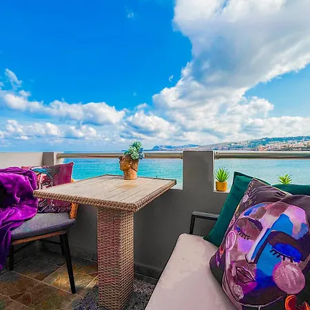 Orpheus House Beachfront 2br With Balcony & Sea View Walk To Old Town Appartement