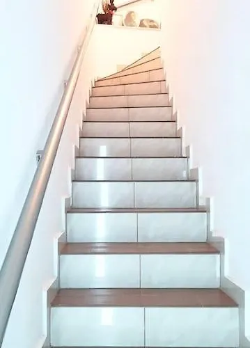 Orpheus House Beachfront 2br With Balcony & Sea View Walk To Old Town *