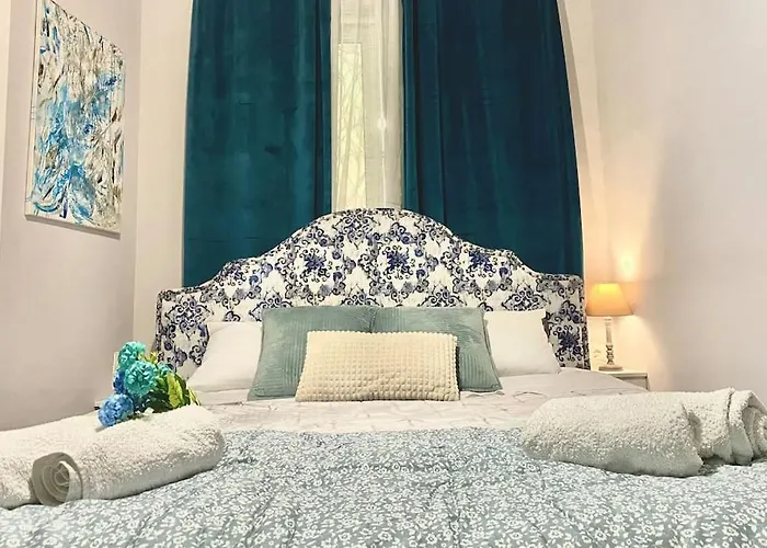 Orpheus House Beachfront 2br With Balcony & Sea View Walk To Old Town Apartament