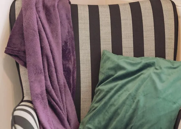 Orpheus House Beachfront 2br With Balcony & Sea View Walk To Old Town Chania (Crete)