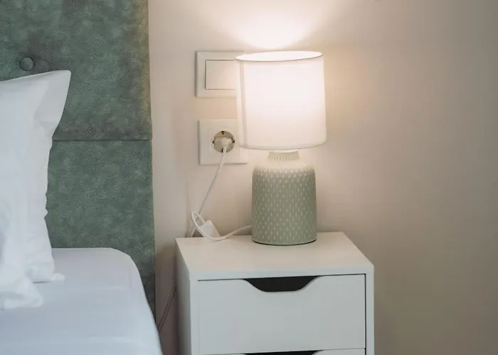 Orpheus House Beachfront 2br With Balcony & Sea View Walk To Old Town Апартаменти *