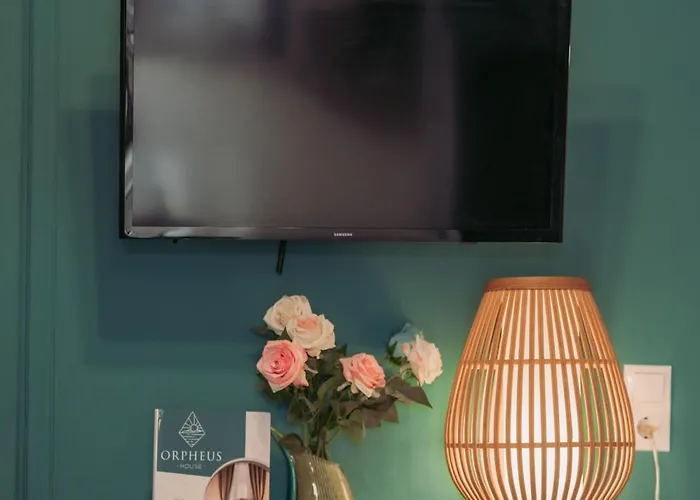 Апартаменти Orpheus House Beachfront 2br With Balcony & Sea View Walk To Old Town *