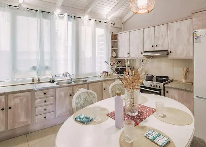 Orpheus House Beachfront 2br With Balcony & Sea View Walk To Old Town * Chania (Crete)