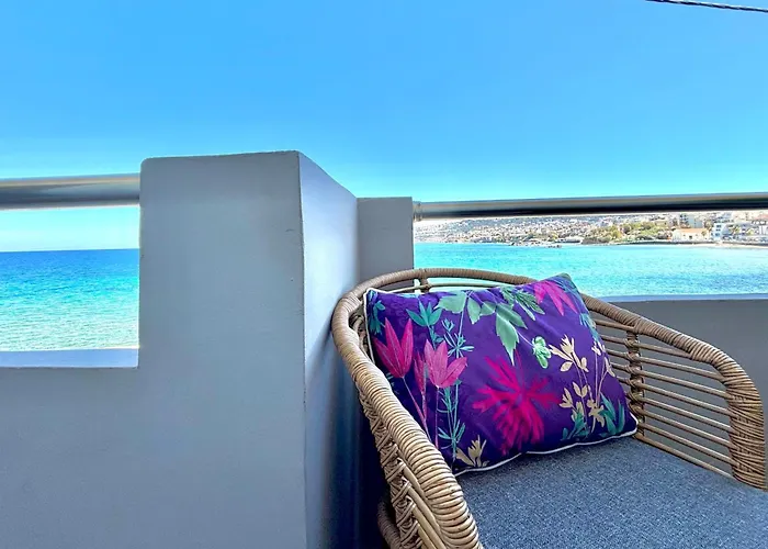 Orpheus House Beachfront 2br With Balcony & Sea View Walk To Old Town