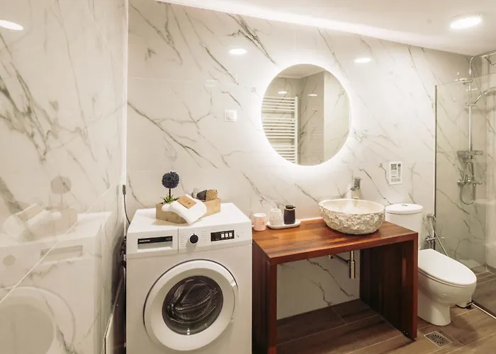 Orpheus House Beachfront 2br With Balcony & Sea View Walk To Old Town * Chania (Crete)