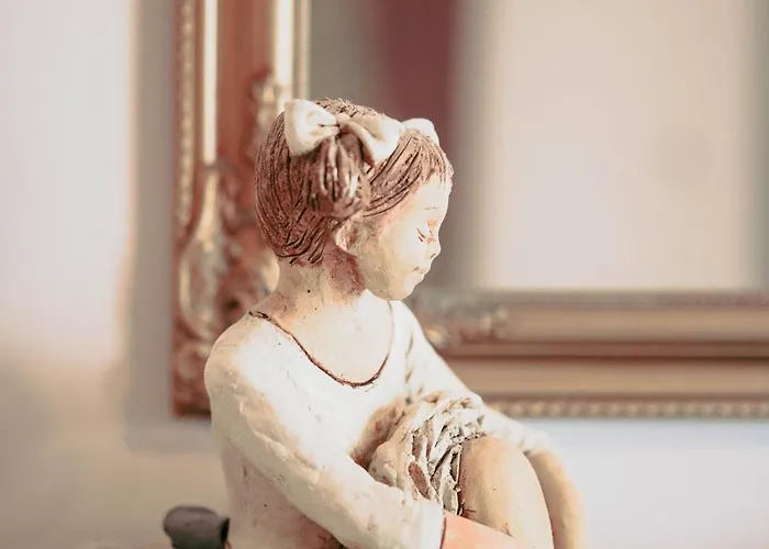 Orpheus House Beachfront 2br With Balcony & Sea View Walk To Old Town