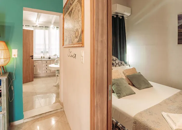 Апартаменти Orpheus House Beachfront 2br With Balcony & Sea View Walk To Old Town