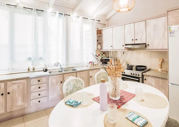 Orpheus House Beachfront 2br With Balcony & Sea View Walk To Old Town Апартаменти Ханья (Крит)