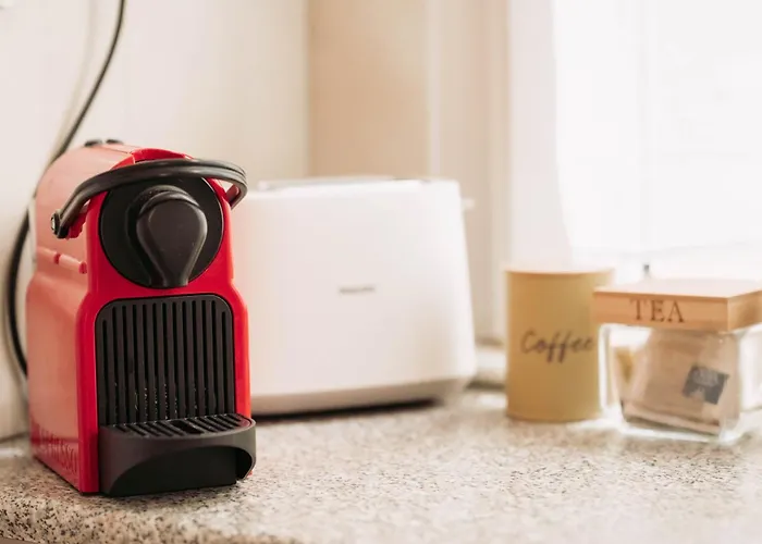 Orpheus House Beachfront 2br With Balcony & Sea View Walk To Old Town Appartement