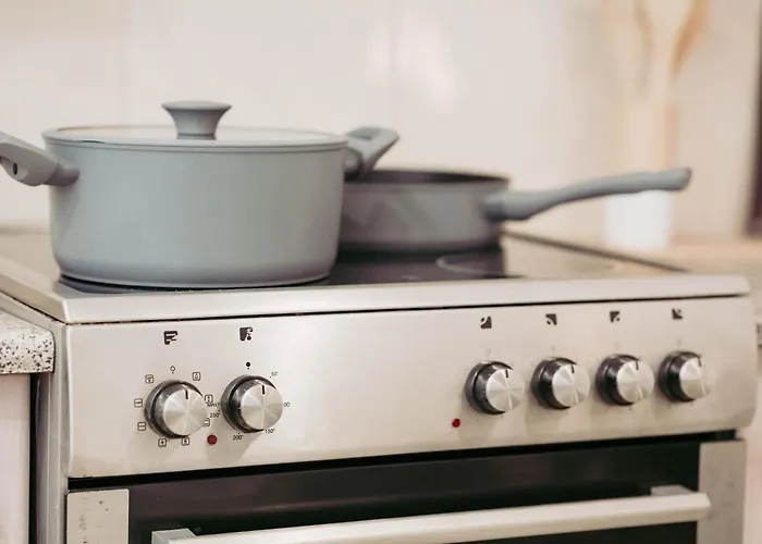 Апартаменти Orpheus House Beachfront 2br With Balcony & Sea View Walk To Old Town *