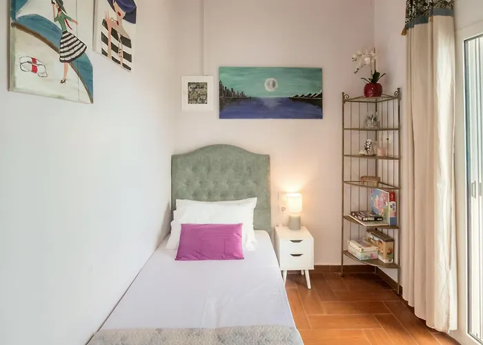 Апартаменти Orpheus House Beachfront 2br With Balcony & Sea View Walk To Old Town Ханья (Крит)