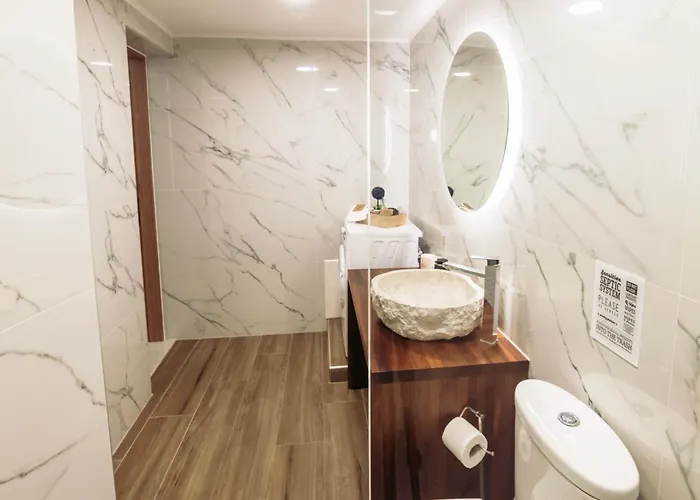 Orpheus House Beachfront 2br With Balcony & Sea View Walk To Old Town Appartement *