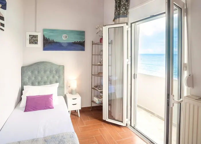Orpheus House Beachfront 2br With Balcony & Sea View Walk To Old Town Chania (Crete)