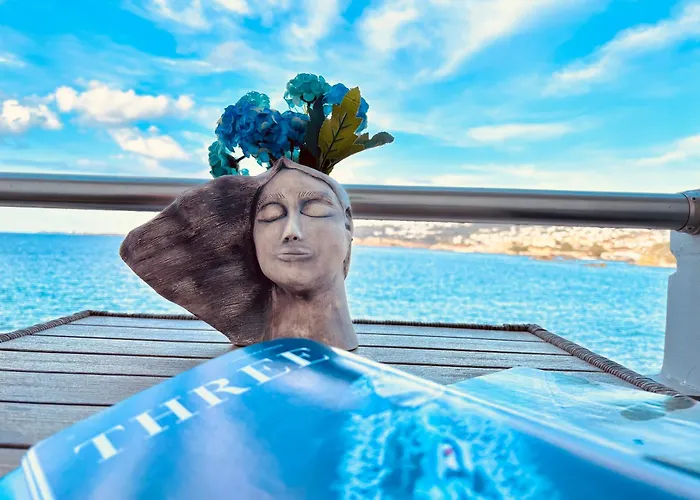 Orpheus House Beachfront 2br With Balcony & Sea View Walk To Old Town Апартаменти *