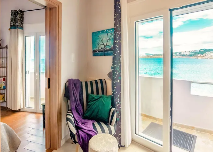 Orpheus House Beachfront 2br With Balcony & Sea View Walk To Old Town