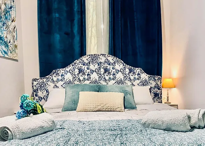 Orpheus House Beachfront 2br With Balcony & Sea View Walk To Old Town Appartement Chania (Crete)