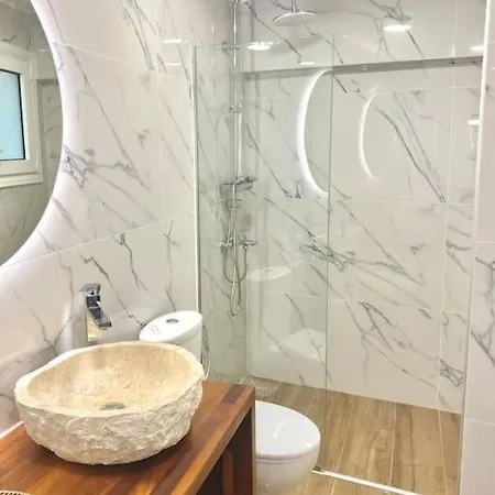 Orpheus House Beachfront 2bdr Διαμέρισμα