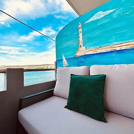 Orpheus House Beachfront 2bdr Διαμέρισμα